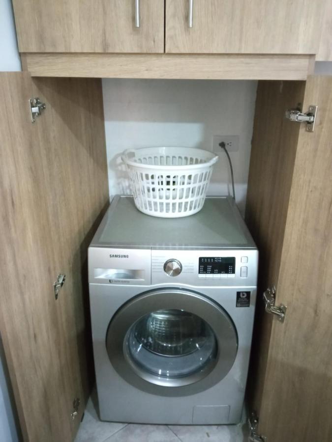 Appartamento Acogedor Apartaestudio Ubicado En Laureles Medellín Esterno foto