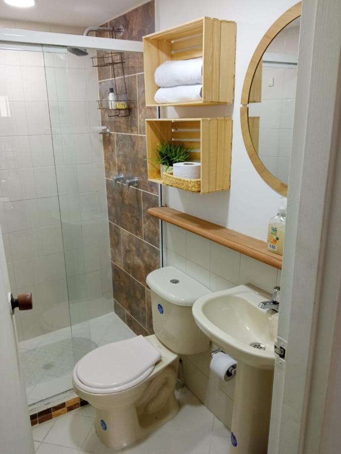 Appartamento Acogedor Apartaestudio Ubicado En Laureles Medellín Esterno foto