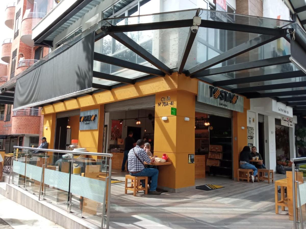 Appartamento Acogedor Apartaestudio Ubicado En Laureles Medellín Esterno foto