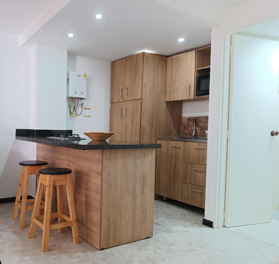 Appartamento Acogedor Apartaestudio Ubicado En Laureles Medellín Esterno foto