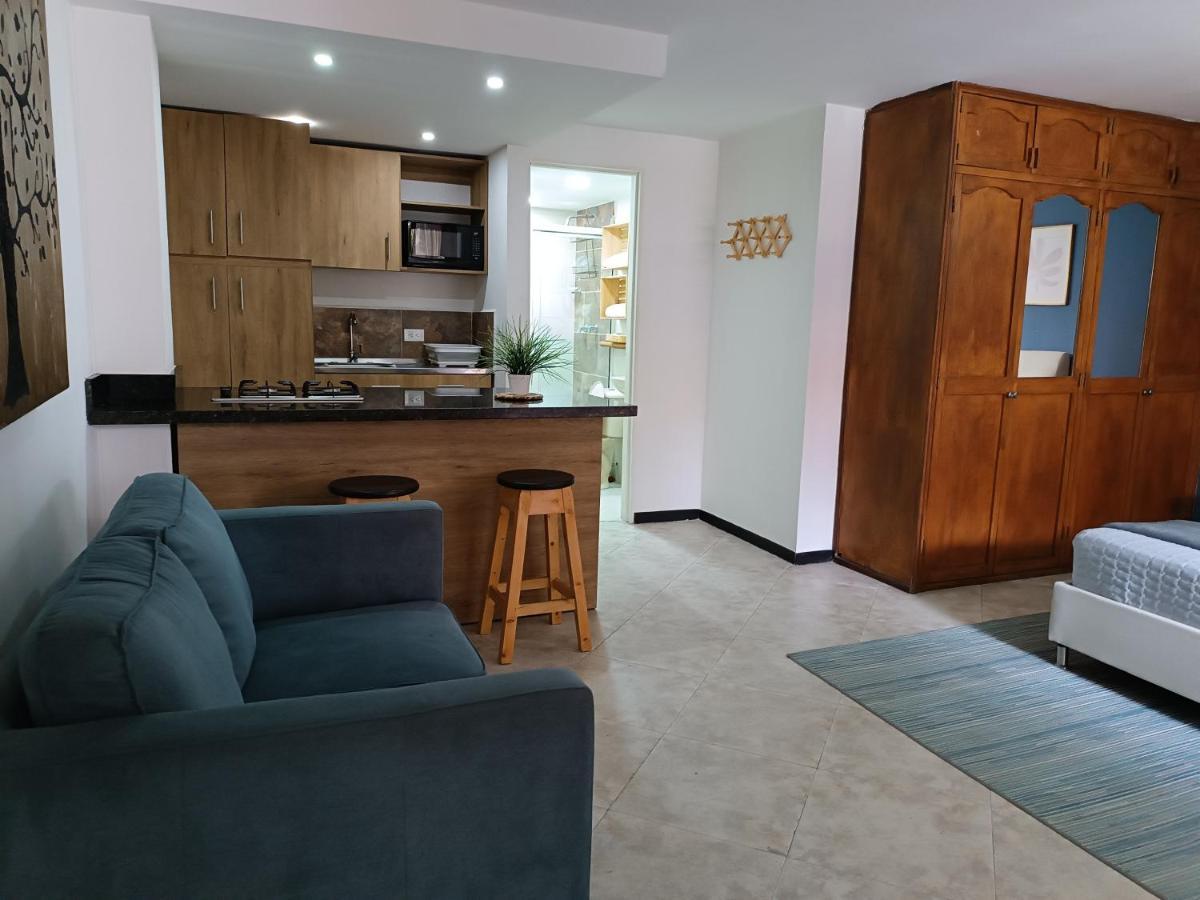 Appartamento Acogedor Apartaestudio Ubicado En Laureles Medellín Esterno foto