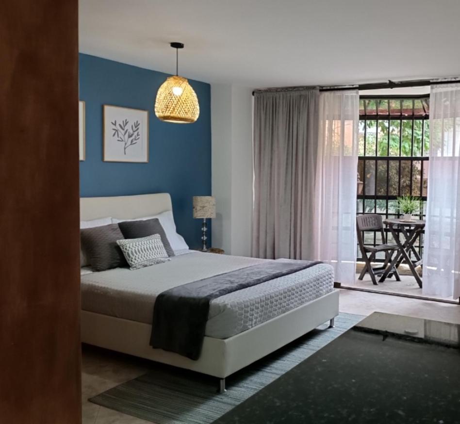 Appartamento Acogedor Apartaestudio Ubicado En Laureles Medellín Esterno foto