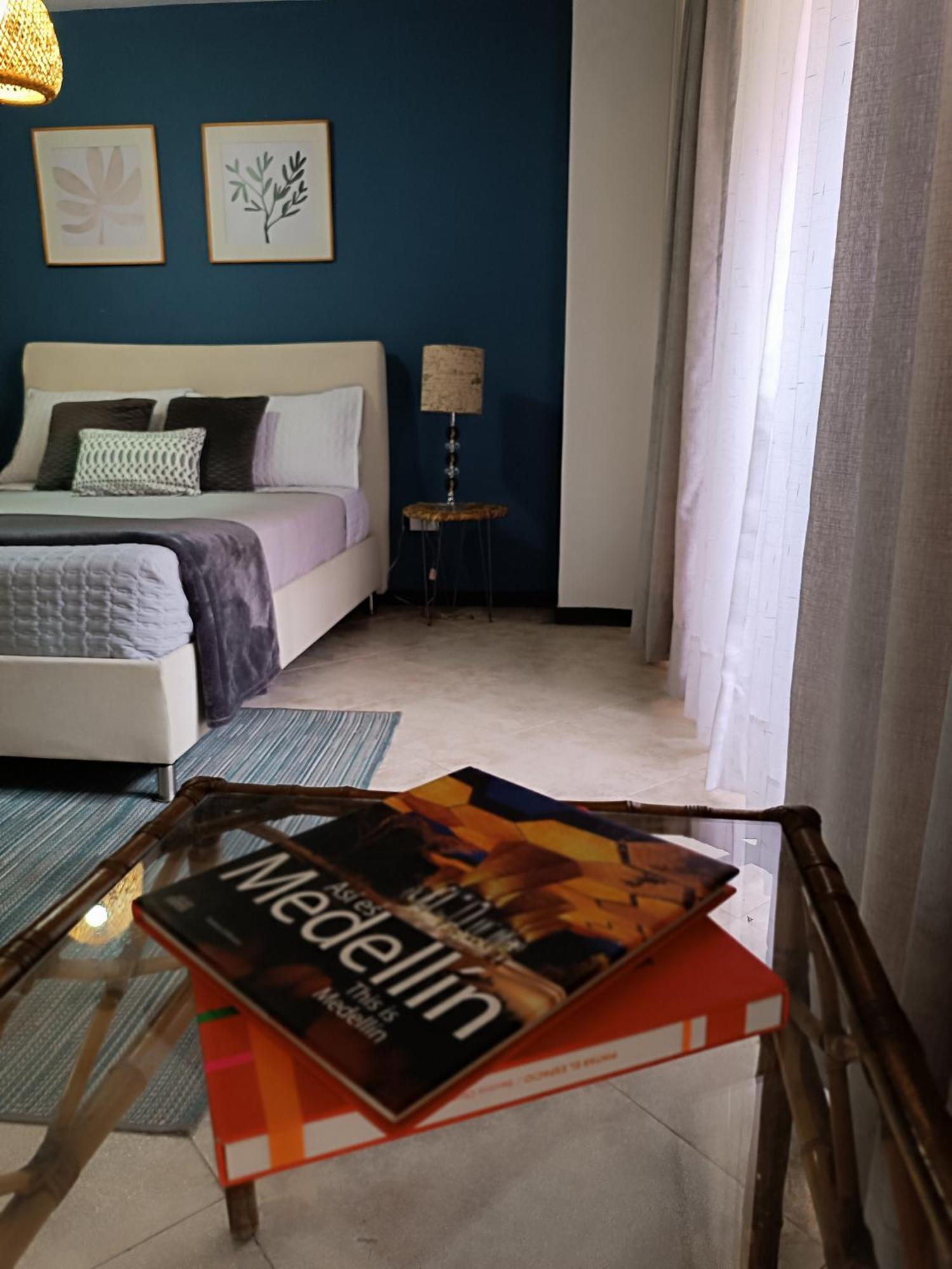 Appartamento Acogedor Apartaestudio Ubicado En Laureles Medellín Esterno foto